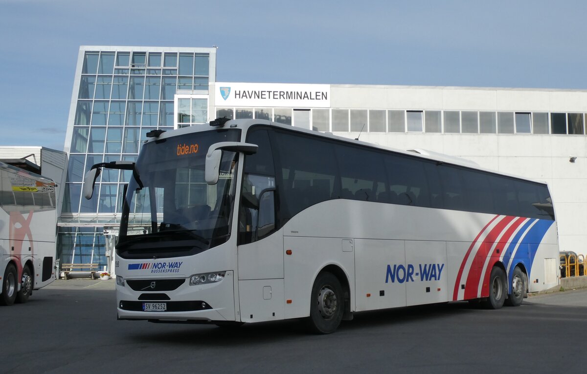 (288'739) - NOR-WAY, Bergen - Nr. 1756/SV 96'252 - Volvo am 16. Juni 2026 in Svolvaer, Hafen