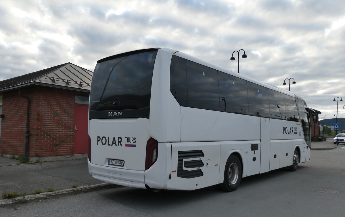 (288'857) - Polar Tours, Bod� - YF 16'748 - MAN am 17. Juni 2026 beim Bahnhof Mo i Rana