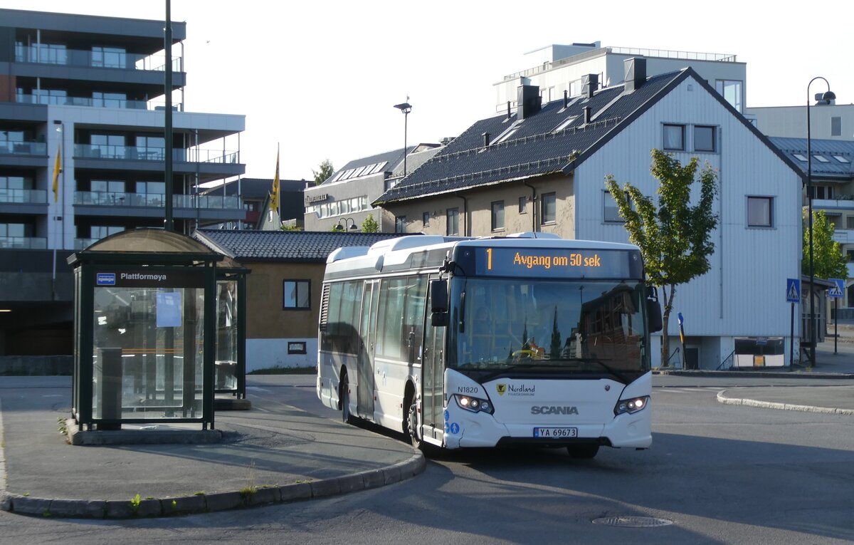 (288'865) - Nordlandsbuss, Bod� - Nr. N1820/YA 69'673 - Scania am 18. Juni 2026 beim Bahnhof Mo i Rana