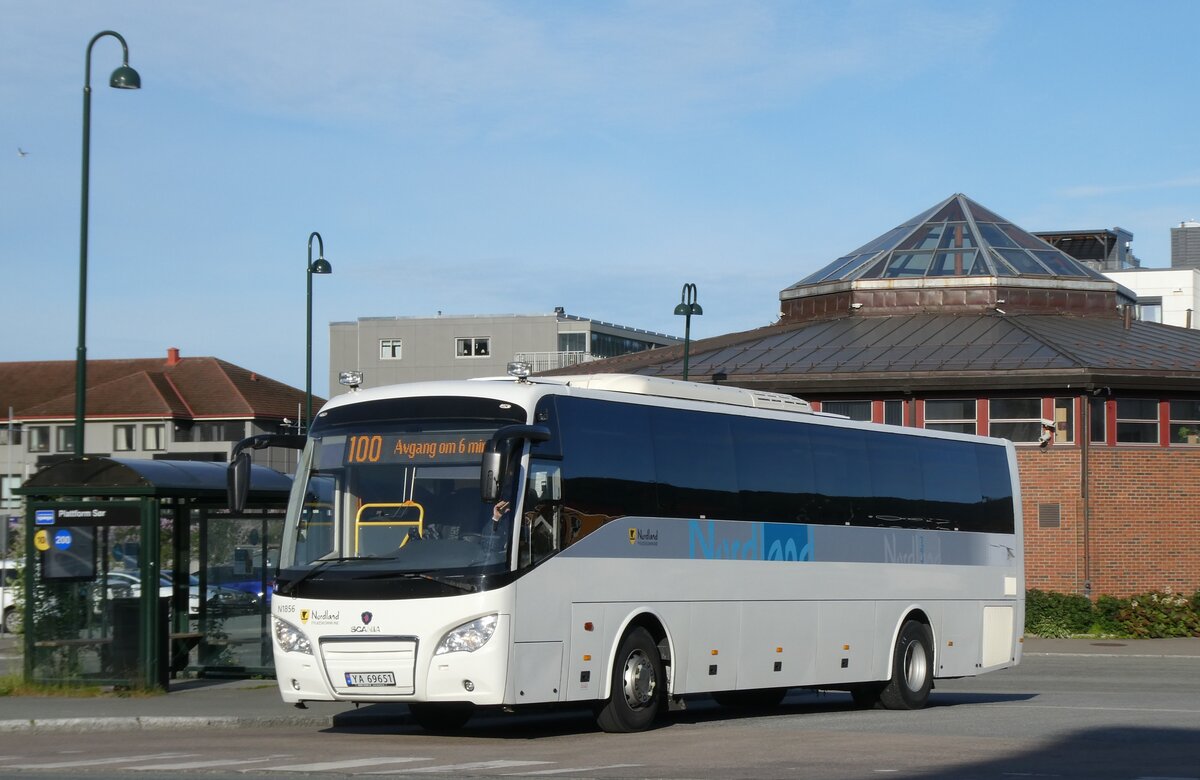 (288'867) - Nordlandsbuss, Bod� - Nr. N1856/YA 69'651 - Scania am 18. Juni 2026 beim Bahnhof Mo i Rana