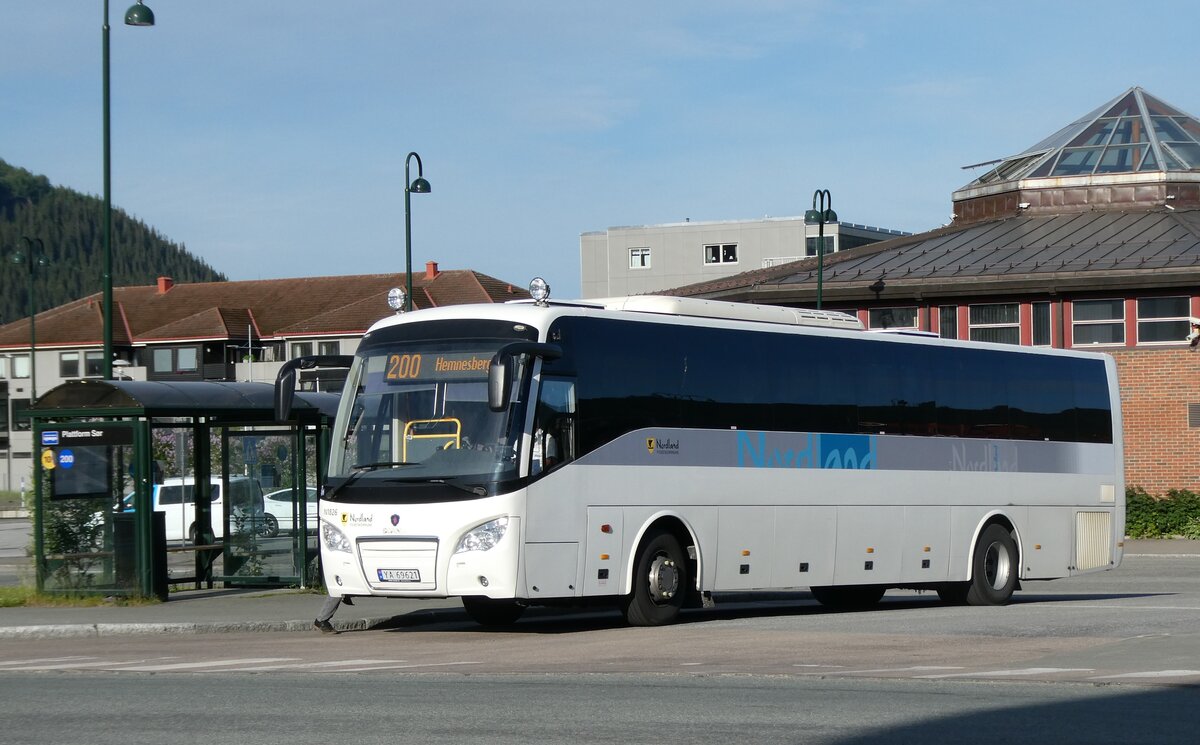 (288'872) - Nordlandsbuss, Bod�  Nr. N1826/YA 69'621 - Scania am 18. Juni 2026 beim Bahnhof Mo i Rana