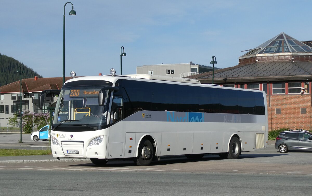 (288'873) - Nordlandsbuss, Bod� - Nr. N1826/YA 69'621 - Scania am 18. Juni 2026 beim Bahnhof Mo i Rana