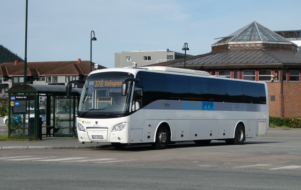 (288'885) - Nordlandsbuss, Bod� - Nr. N1832/YA 69'627 - Scania am 18. Juni 2026 beim Bahnhof Mo i Rana