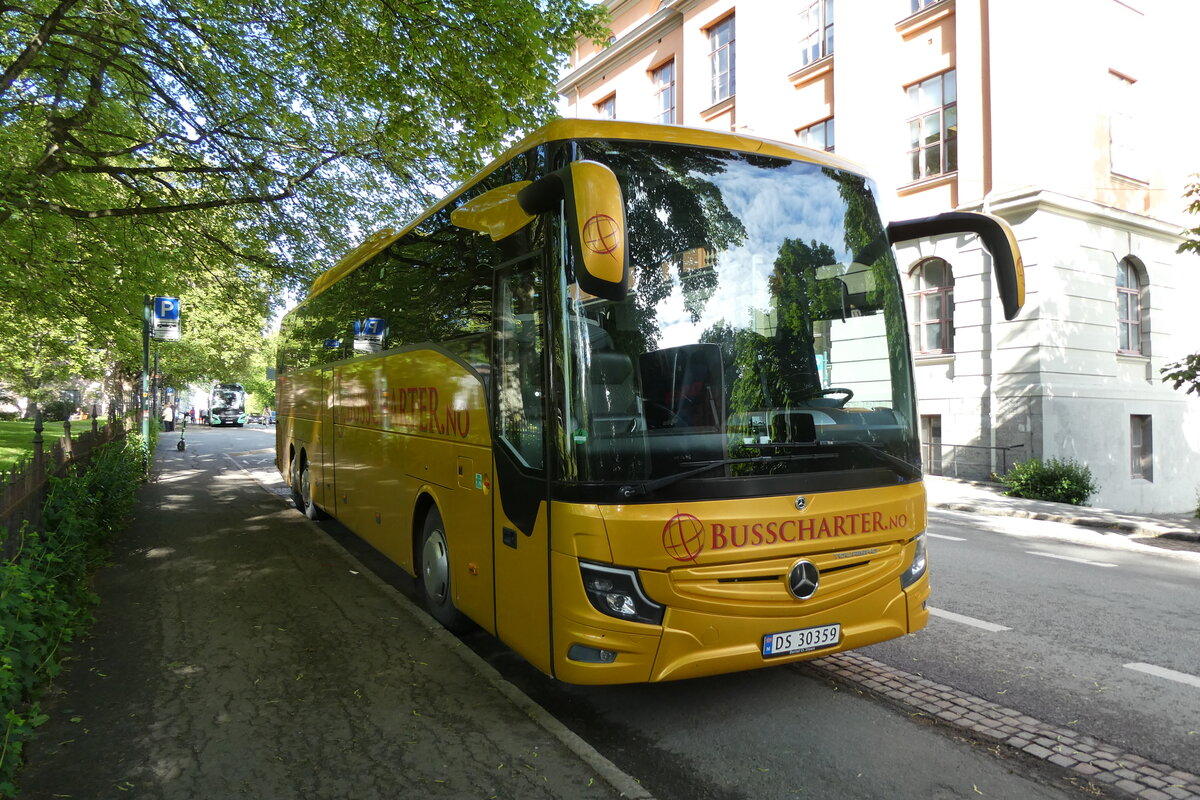 (288'950) - Busscharter, Levanger - DS 30'359 - Mercedes am 19. Juni 2026 in Trondheim, Nidaros Kathedrale