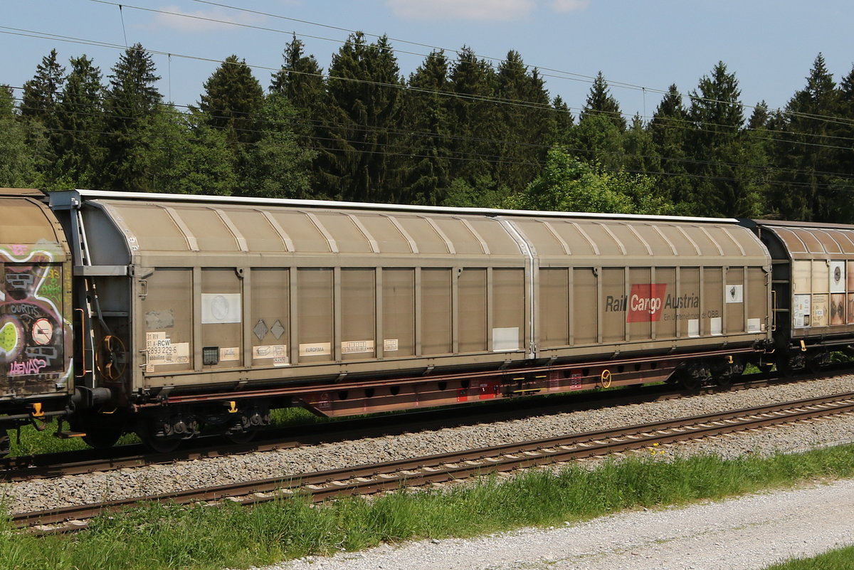 2893 229 (Habbiilns) von  Rail Cargo Austria  am 19. Mai 2020 bei Grabenst�tt.