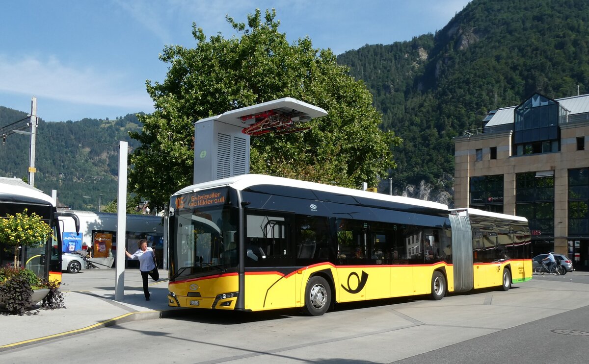 (289'601) - PostAuto Bern - BE 437'435/PID 12'284 - eSolaris am 13. Juli 2026 beim Bahnhof Interlaken West