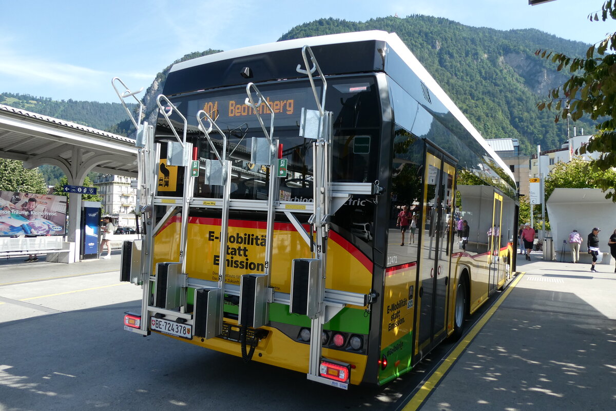 (289'604) - PostAuto Bern - BE 724'378/PID 12'471 - eSolaris am 13. Juli 2026 beim Bahnhof Interlaken West