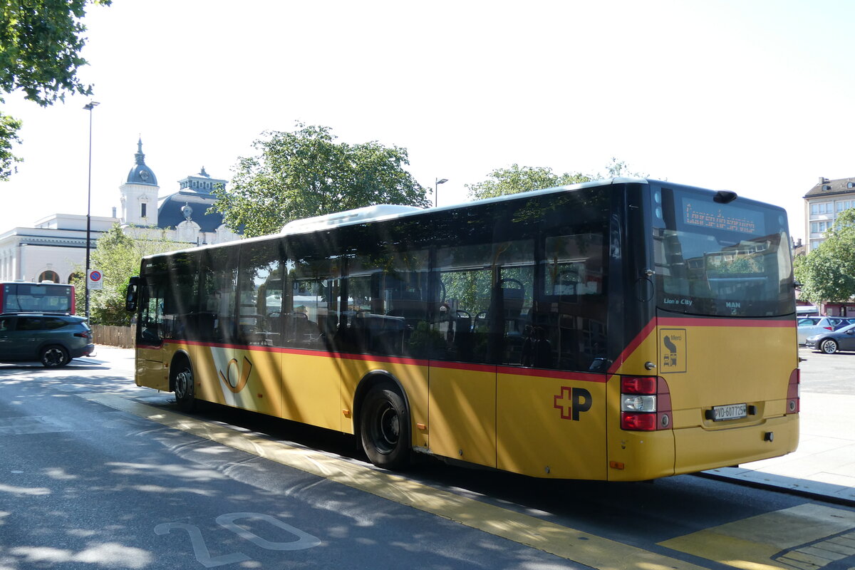(289'674) - CarPostal Ouest - VD 607'725/PID 10'883 - MAN (ex TMR Martigny) am 18. Juli 2026 beim Bahnhof Yverdon