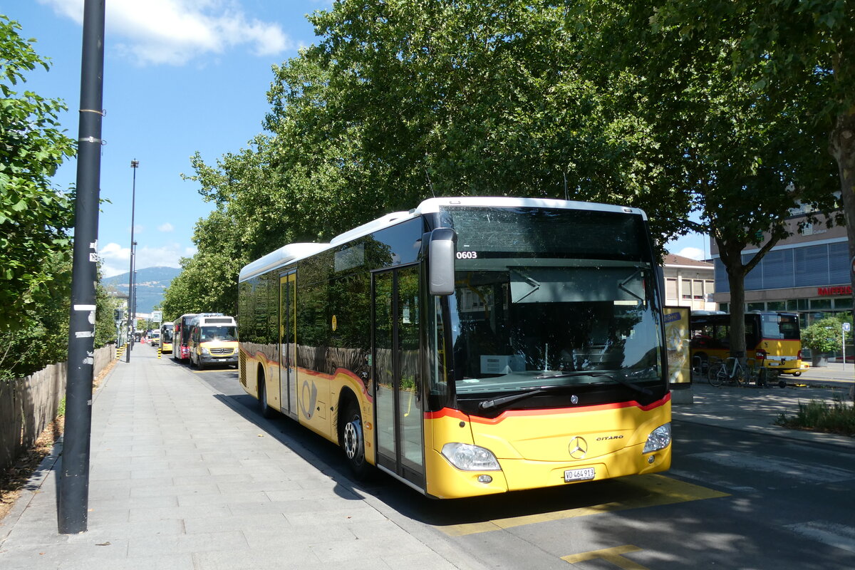 (289'702) - CarPostal Ouest - VD 464'913/PID 10'603 - Mercedes am 18. Juli 3036 beim Bahnhof Yverdon