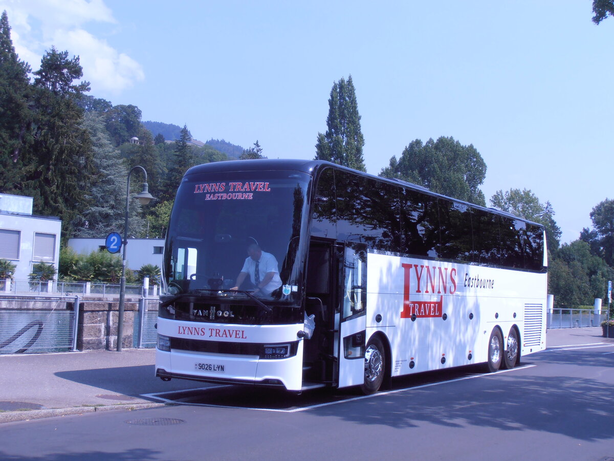 (290'009) - Aus England: Lynns, Eastbourne - SO26 LYN - Van Hool am 30. Juli 2026 bei der Schiffl�ndte Thun