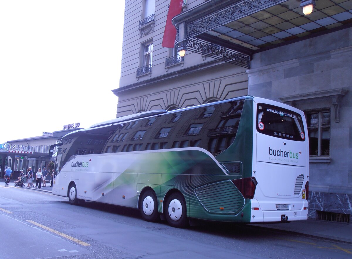 (290'023) - Bucher, Dierikon - Nr. 29/LU 197'680 - Setra am 1. August 2026 in Bern, Hotel Bellevue Palace
