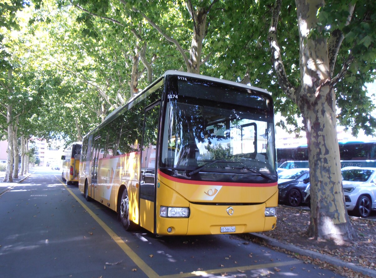 (290'138) - PostAuto Wallis - VS 566'240/PID 5174 - Irisbus (ex BUS-trans, Visp) am 6. August 2026 in Brig, Garage