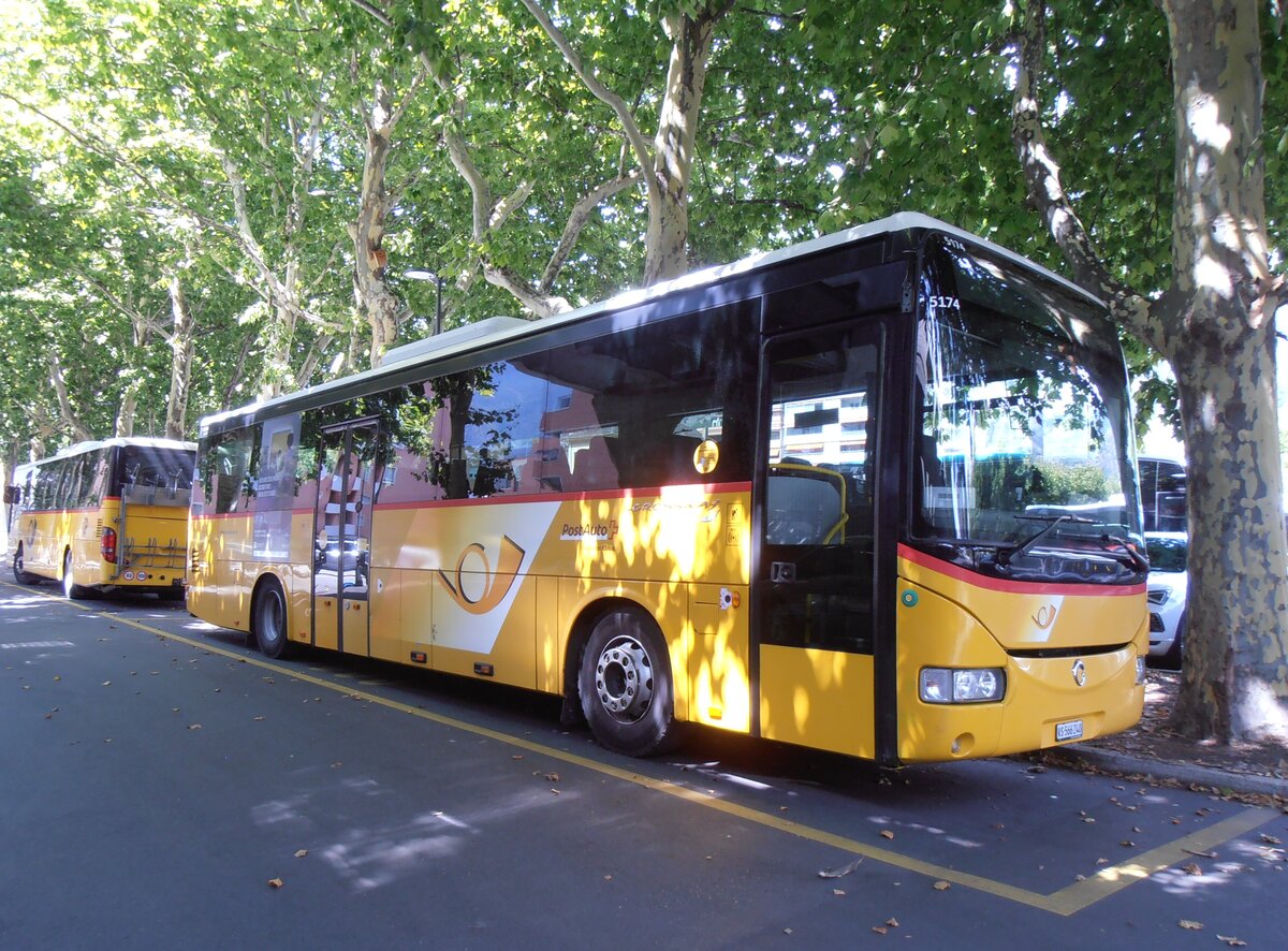 (290'139) - PostAuto Wallis - VS 566'240/PID 5174 - Irisbus (ex BUS-trans, Visp) am 6. August 2026 in Brig, Garage
