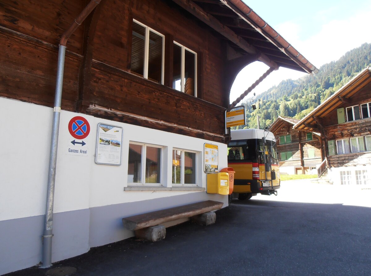 (290'635) - PostAuto-Haltestelle am 3. September 2026 in Saxeten, SChulhaus