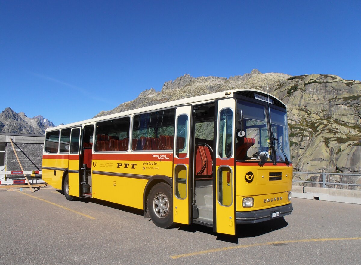 (290'695) - Krummenaher, Zillis - Nr. 74/BE 243'579 - Saurer/R&J (ex AVG Meiringen Nr. 74/PID 10'683; ex PostAuto Berner Oberland; ex P 24'357) am 6. September 2026 in Grimsel, Hospiz
