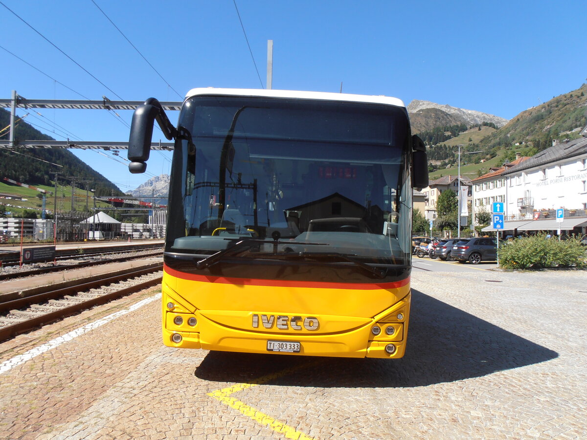(290'733) - Marchetti, Airolo - TI 303'333/PID 12'015 . Iveco am 6. September 2026 beim Bahnhof Airolo