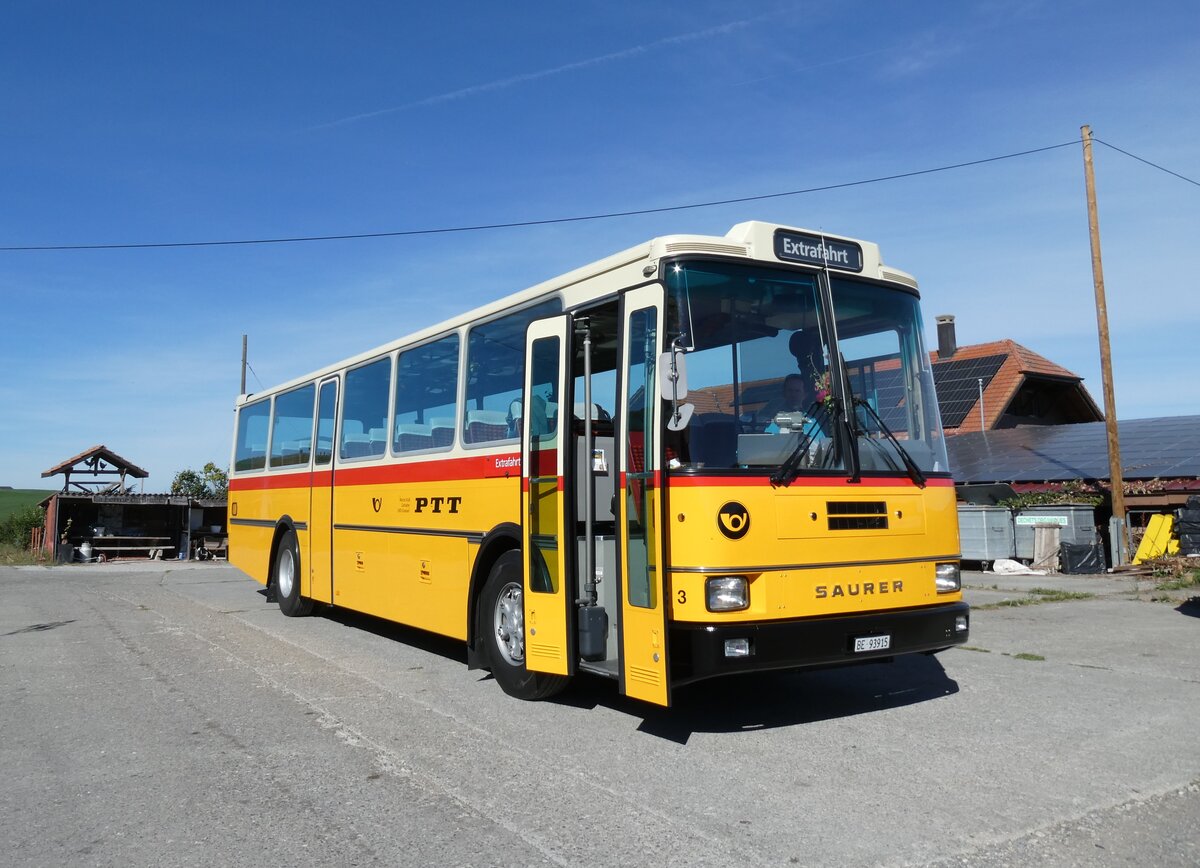 (290'987) - Kolb, Grasswil - Nr. 3/BE 93'915 - Saurer/R&J (ex Schmocker, Stechelberg Nr. 3/PID 2409; ex Schmocker, Stechelberg Nr. 1; ex Gertsch, Stechelberg Nr. 1) am 20. September 226 in Vuisternens-en-Ogoz, La Ferme du Biolley