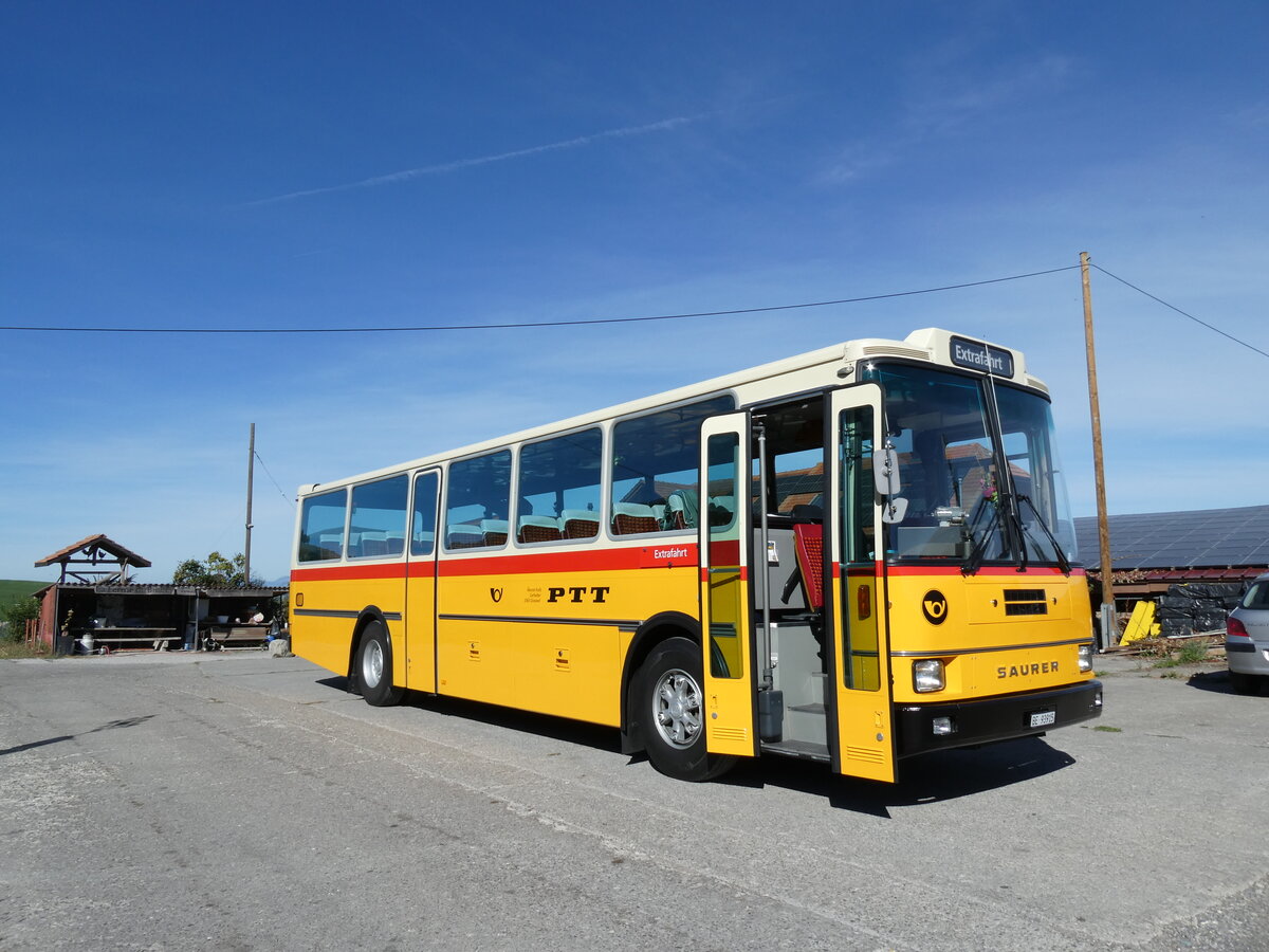 (290'988) - Kolb, Grasswil - Nr. 3/BE 93'915 - Saurer/R&J (ex Schmocker, Stechelberg Nr. 3/PID 2409; ex Schmocker, Stechelberg Nr. 1; ex Gertsch, Stechelberg Nr. 1) am 20. September 2026 in Vuisternens-en-Ogoz, La Ferme du Biolley