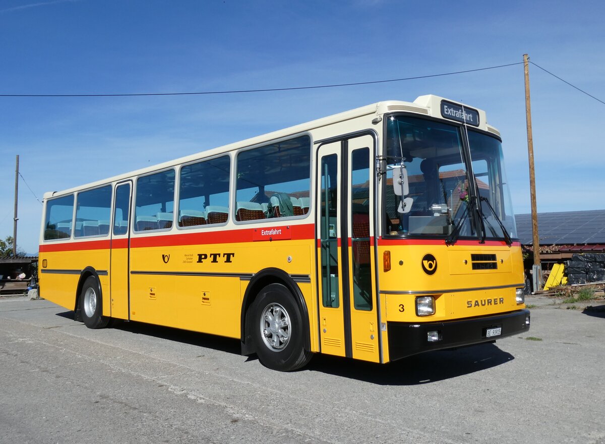 (290'989) - Kolb, Grasswil - Nr. 3/BE 93'915 - Saurer/R&J (ex Schmocker, Stechelberg Nr. 3/PID 2409; ex Schmocker, Stechelberg Nr. 1; ex Gertsch, Stechelberg Nr. 1) am 20. September 2026 in Vuisternens-en-Ogoz, La Ferme du Biolley