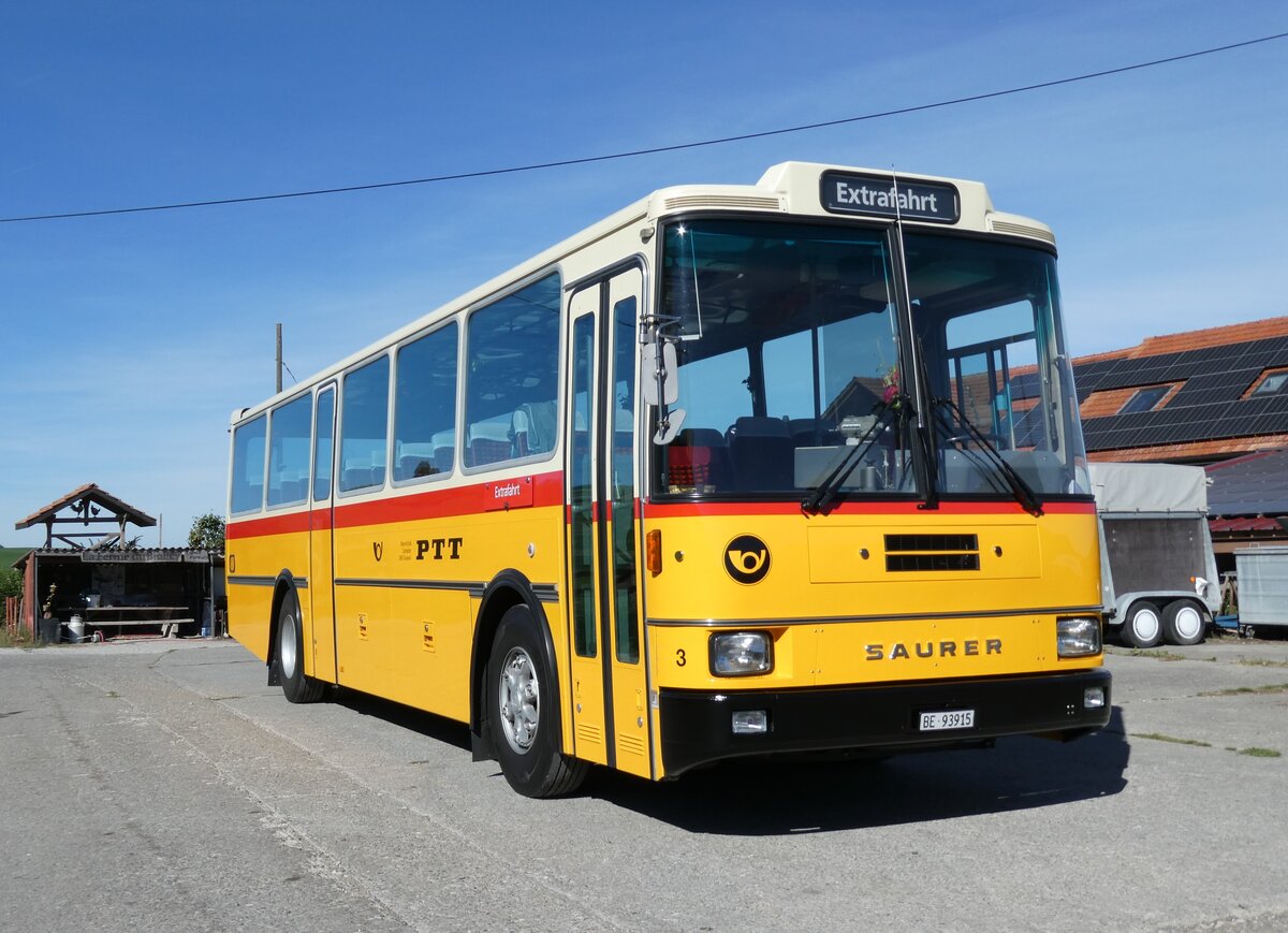 (290'990) - Kolb, Grasswil - Nr. 3/BE 93'915 - Saurer/R&J (ex Schmocker, Stechelberg Nr. 3/PID 2409; ex Schmocker, Stechelberg Nr. 1; ex Gertsch, Stechelberg Nr. 1) am 20. September 2026 in Vuisternens-en-Ogoz, La Ferme du Biolley