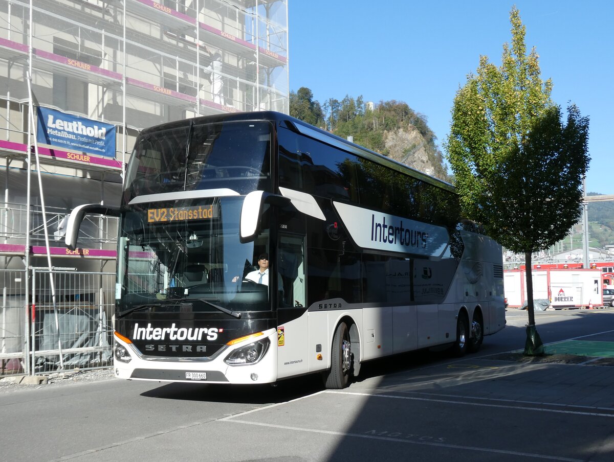 (291'007) - Intertours, Domdidier - FR 300'660 - Setra am 22. September 2026 beim Bahnhof Stansstad