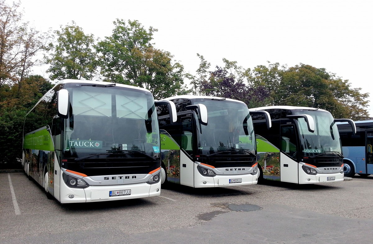 3 mal Setra 516 HD von Tauck (Blaguss) aus der SK im Juni 2015 in Krems gesehen.