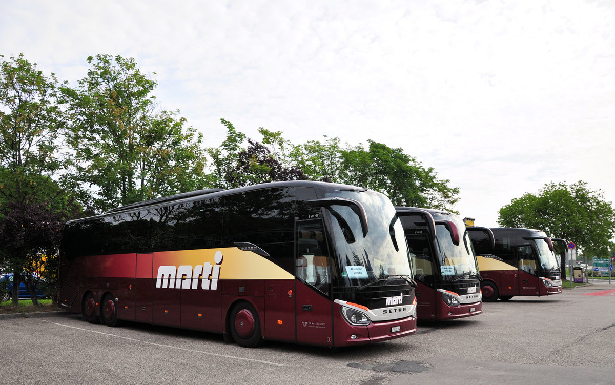 3 mal Setra 516 HD von Marti Reisen aus der Schweiz in Krems gesehen.