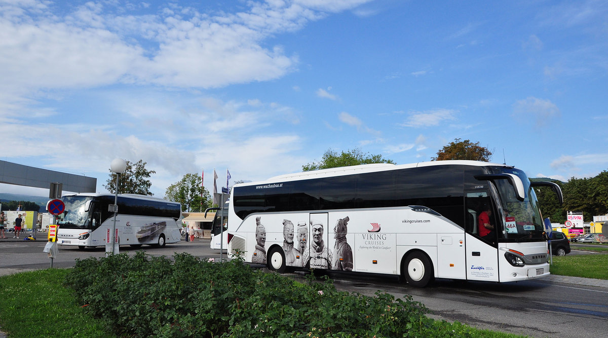 3 Setra 500er-Serie von  Wachaubus  Zwlfer Reisen aus Niedersterreich hier in Krems.