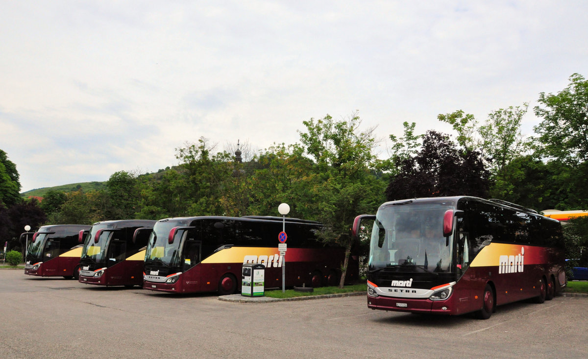 4 mal Setra 516 HD von Marti Reisen aus der Schweiz in Krems gesehen.