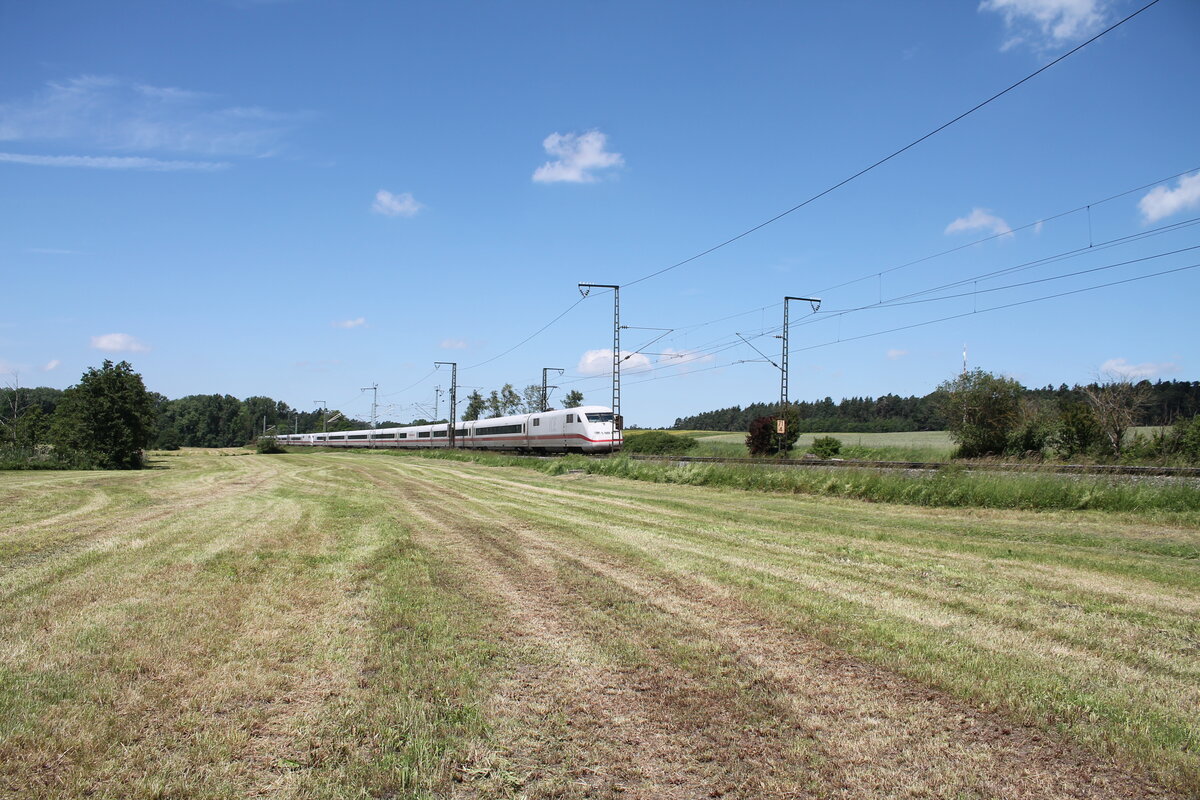 402 040-0  Bochum  und 402 017-8  Bergen auf Rügen  als ICE 535 Oldenburg(Oldb) - München /583 Hamburg - München umgeleitet wegen Unwetterschäden durch Oberdachstetten. 08.06.24