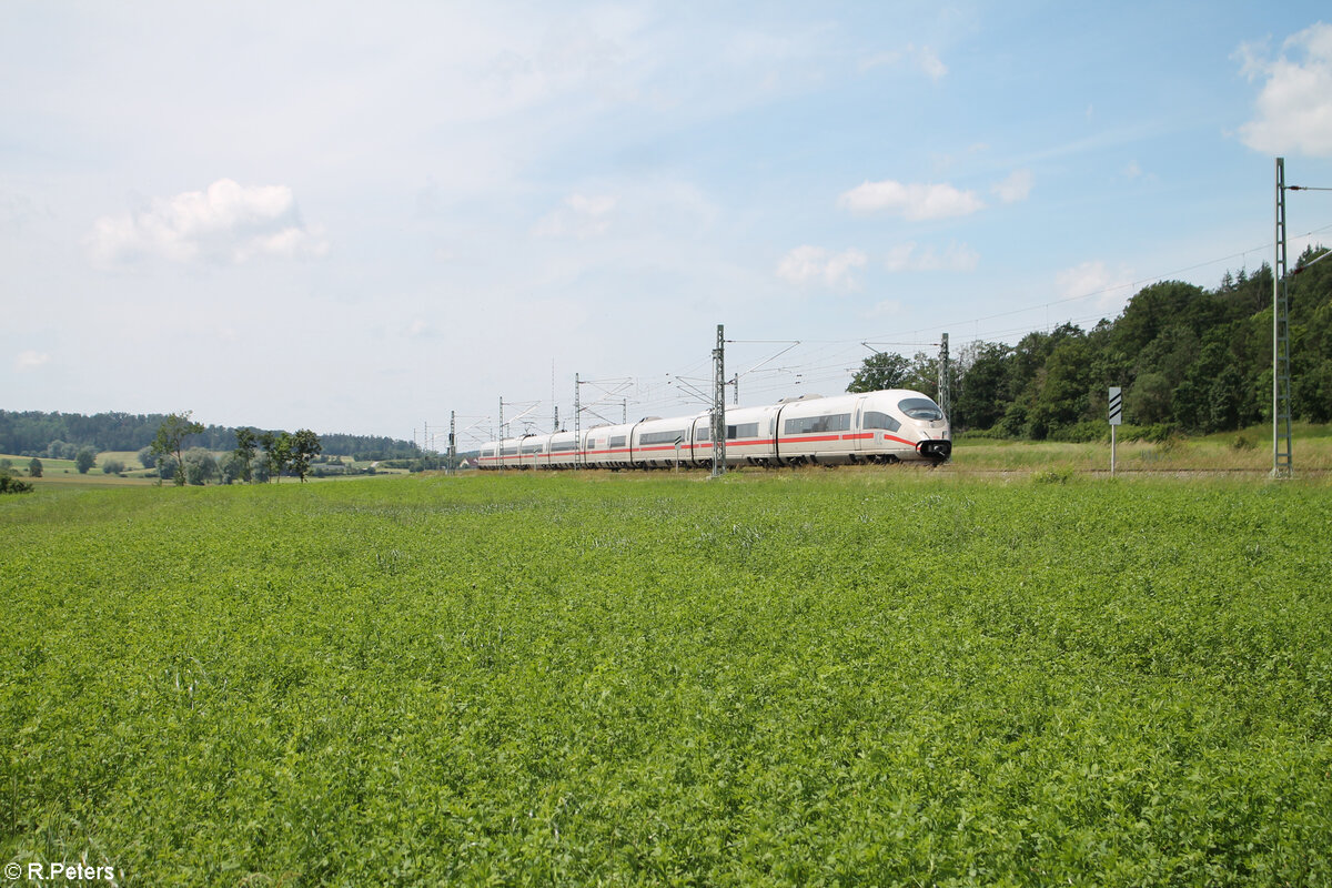 403 025  Ravensburg  als ICE 1105 Berlin - München bei Oberdachstetten. 08.06.24