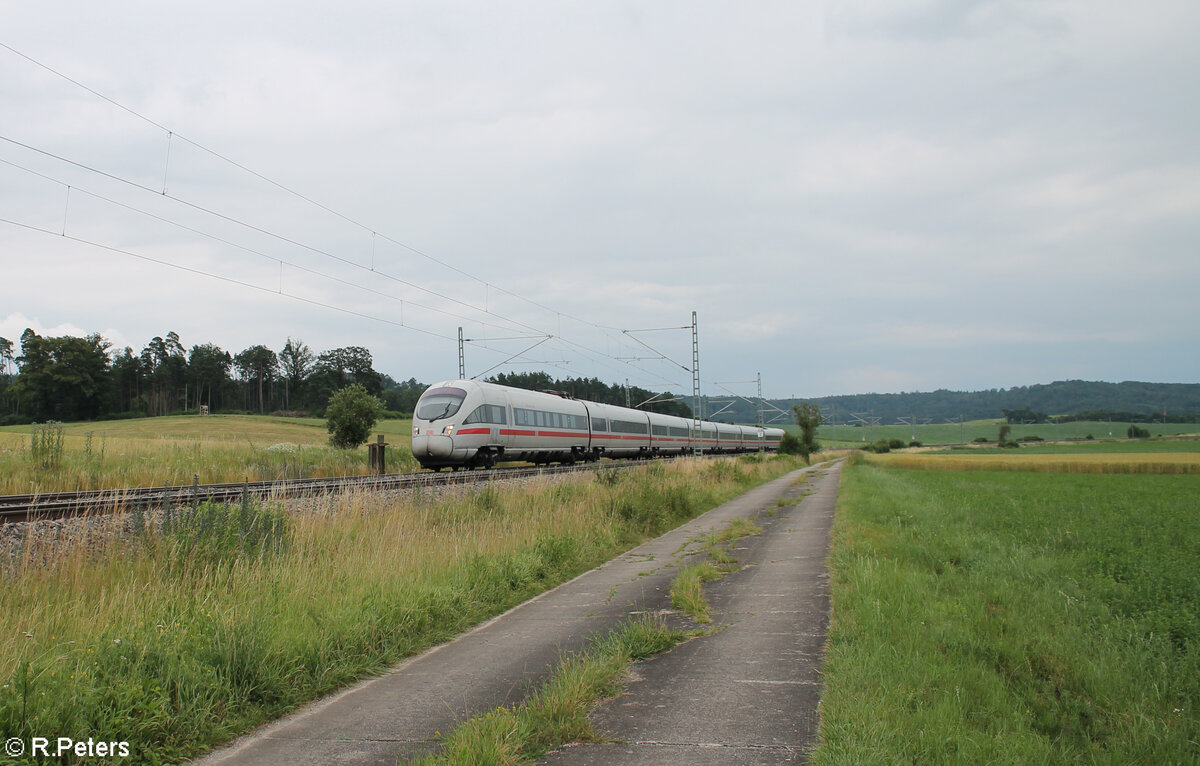 411 010-2  Naumburg / Saale  als Umleiter ICE 2956 (786) München - Hamburg bei Oberdachstetten. 02.07.24