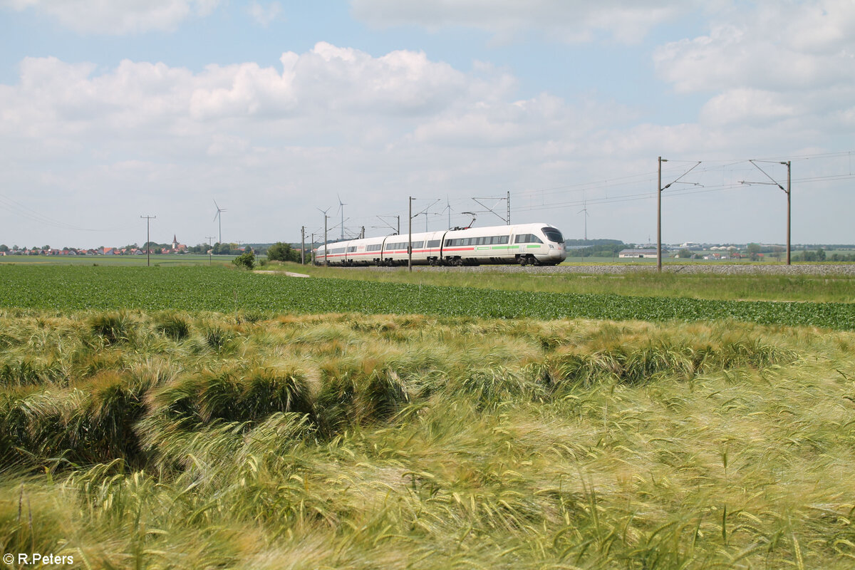 411 030-0  Jena  als Umleiter ICE bei Uffenheim gen Süden. 04.06.24