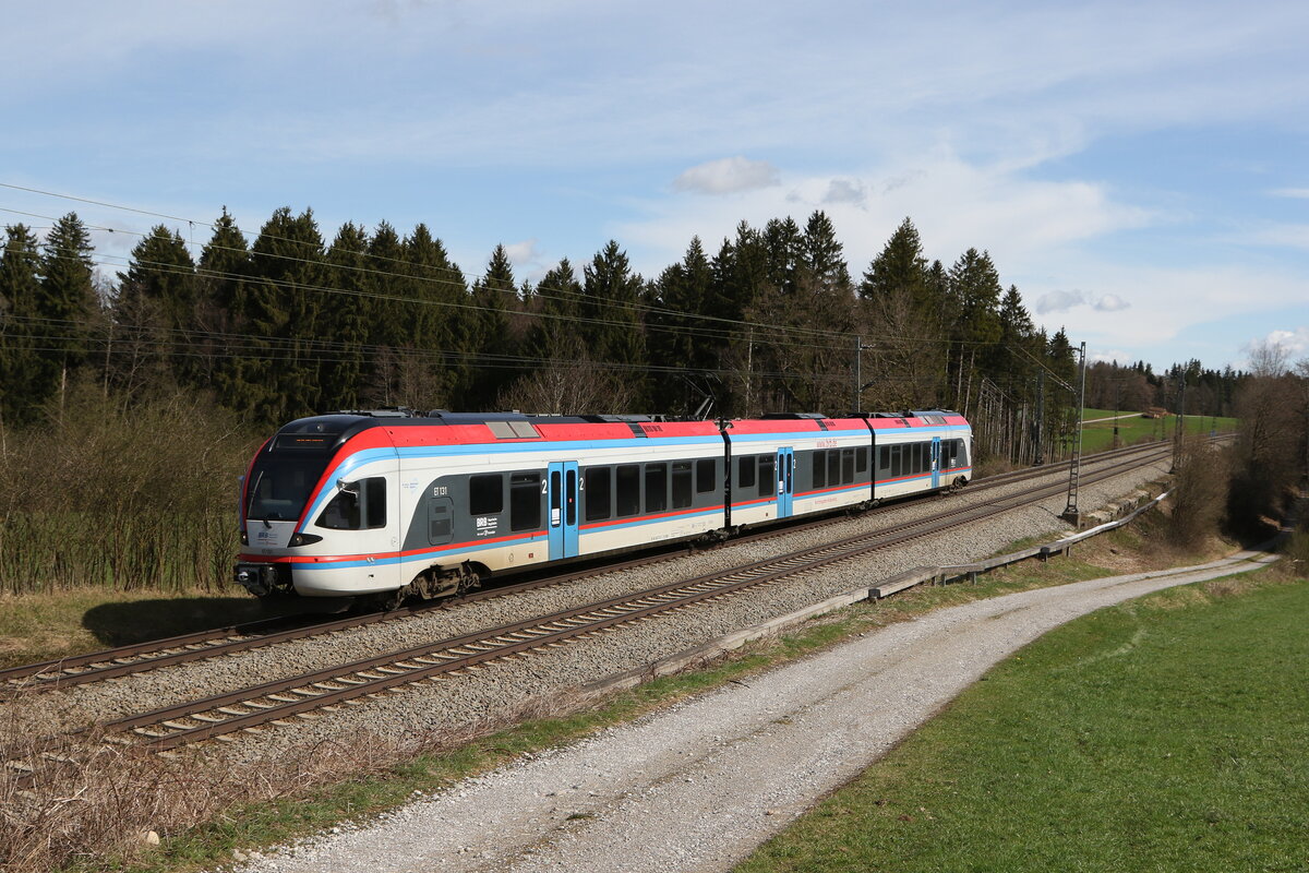 427 361 der  Bayerischen Regiobahn  aus Freilassing kommend am 7. April 2022 bei Grabenst�tt im Chiemgau.