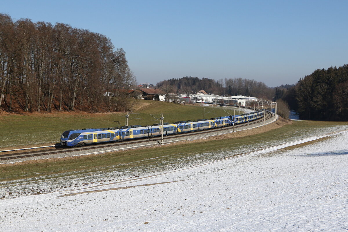 430 002 und 430 011 auf dem Weg nach M�nchen. Aufgenommen am 19. Februar 2025 bei Axdorf.