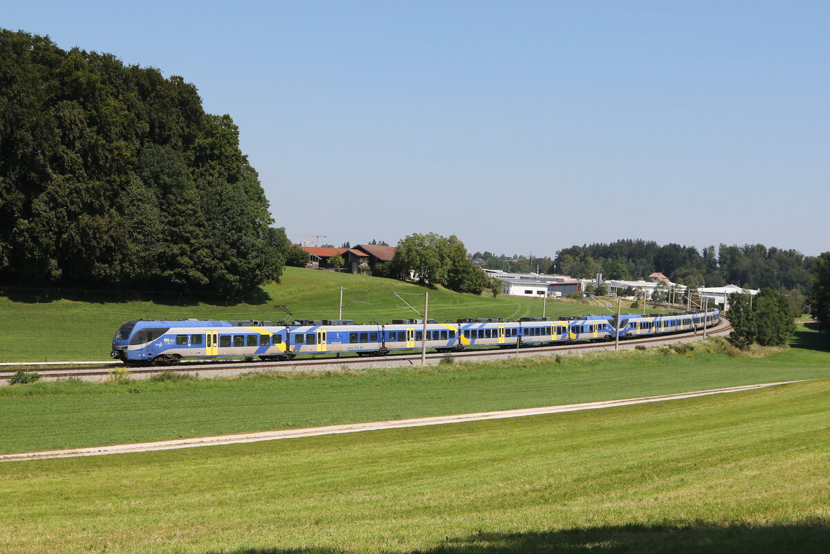 430 004 auf dem Weg nach M�nchen am 22. August 2023 bei Axdorf.