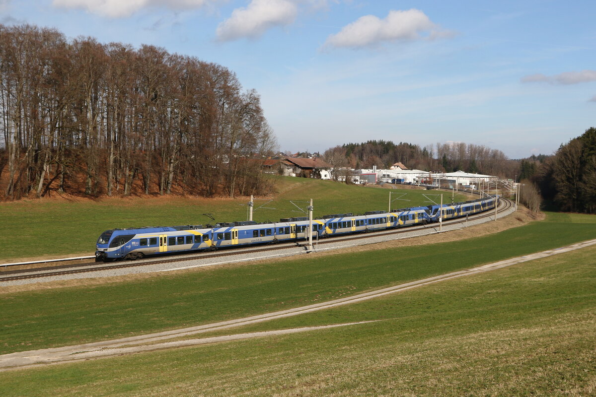 430 005 und 430 011 waren am 18. Februar 2024 bei Axdorf im Chiemgau auf dem Weg nach M�nchen.