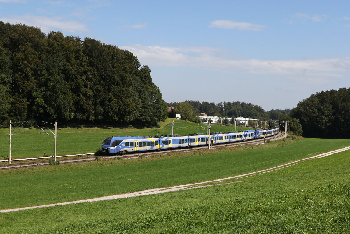 430 007 und 430 001 waren am 18. September 2024 bei Axdorf in Richtung M�nchen unterwegs.