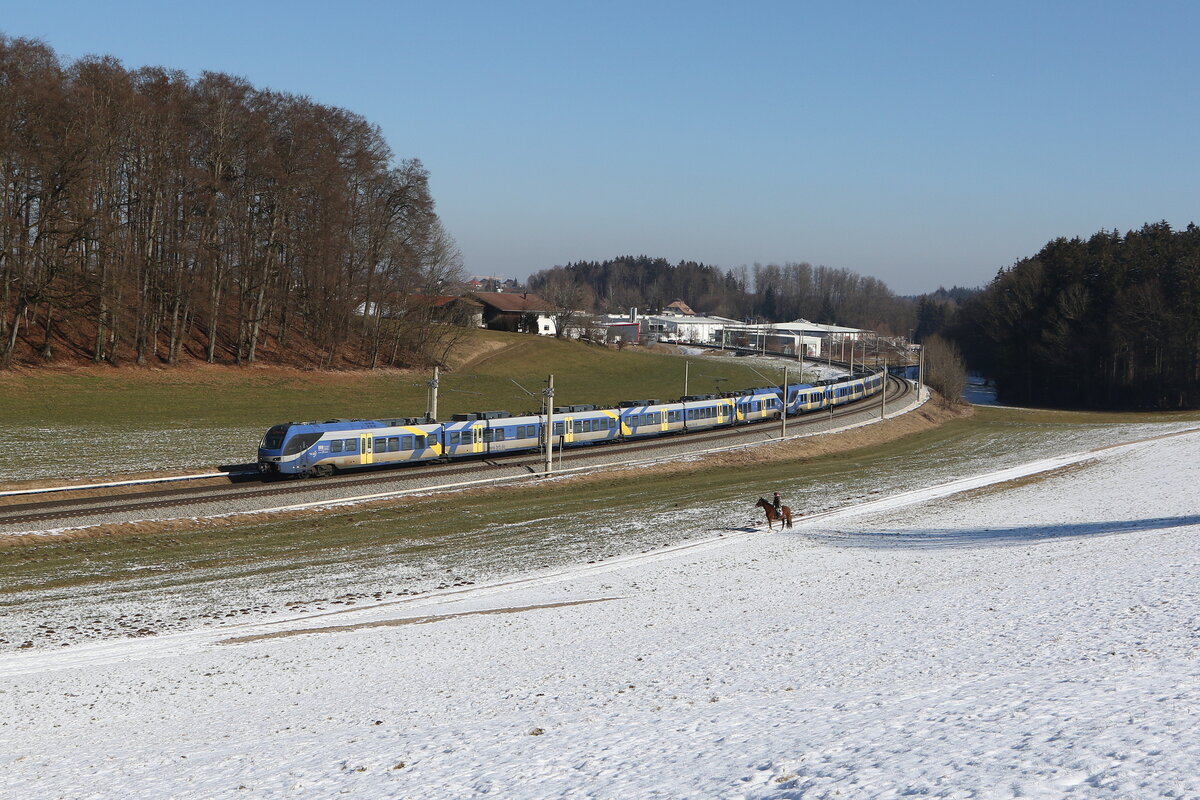 430 008 und 430 003 auf dem Weg nach M�nchen. Aufgenommen am 15. Februar 2025 bei Axdorf.