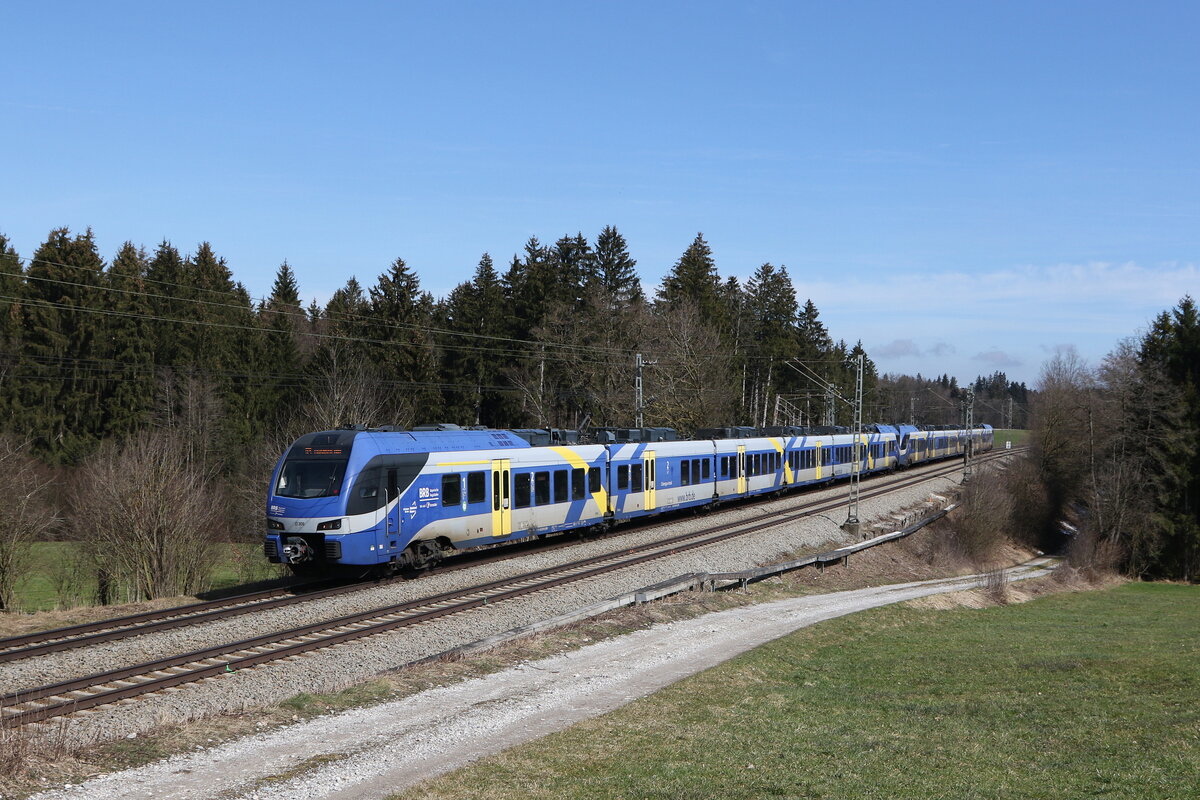 430 009 und 430 023 auf dem Weg nach M�nchen am 16. M�rz 2023 bei Sossau.