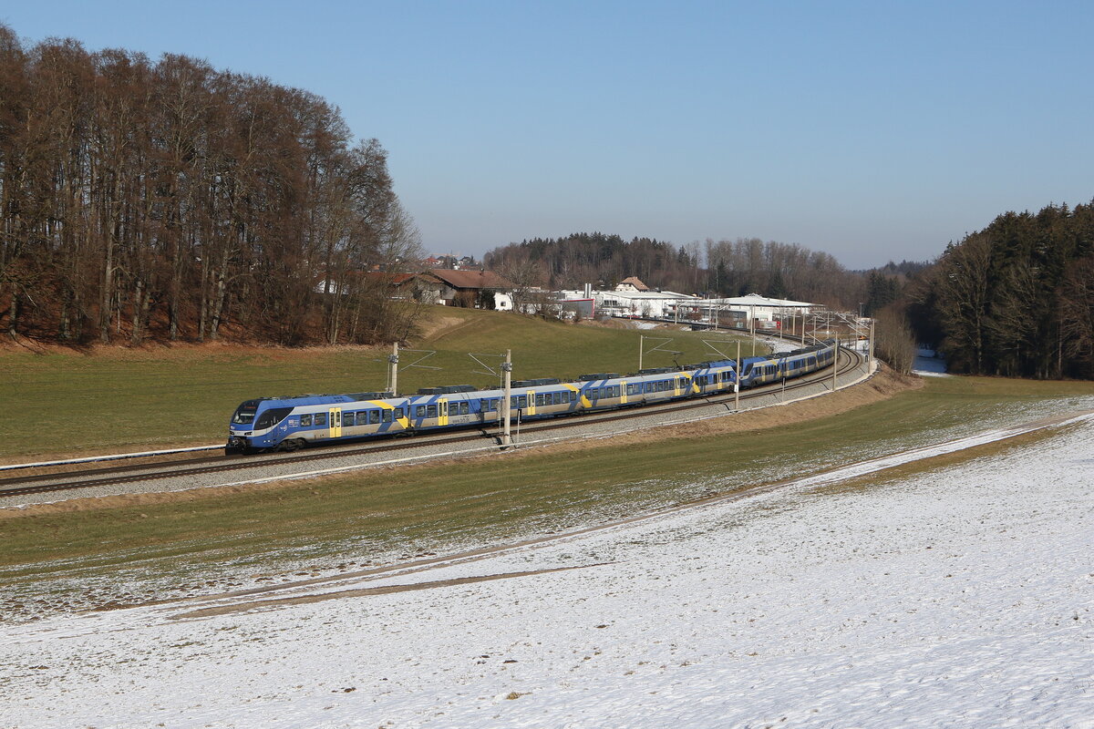 430 010 und 430 006 waren am 19. Februar 2025 bei Axdorf in Richtung M�nchen unterwegs.