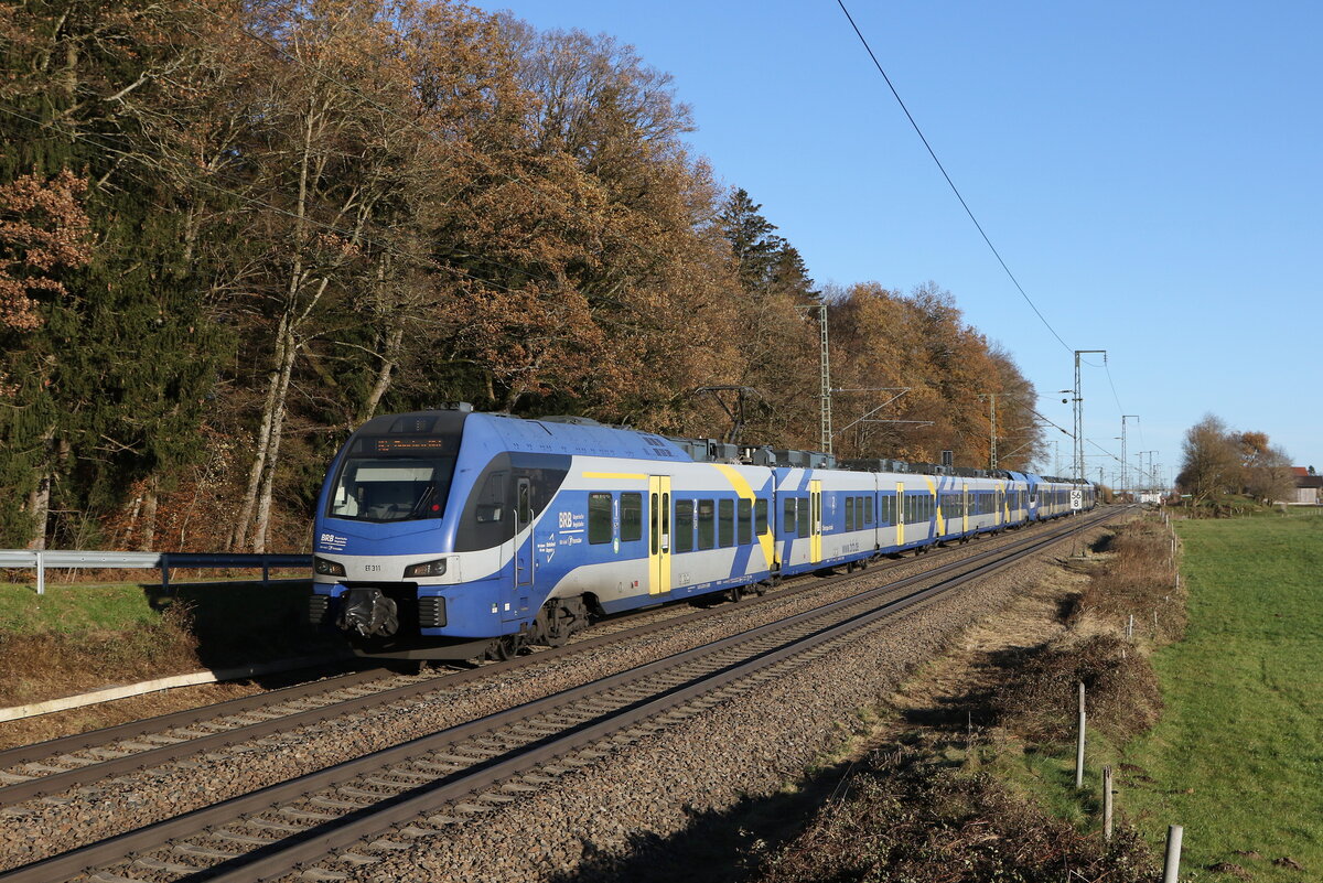430 011 und 430 027 mit Fahrtziel M�nchen am 25. November 2024 bei Hufschlag.