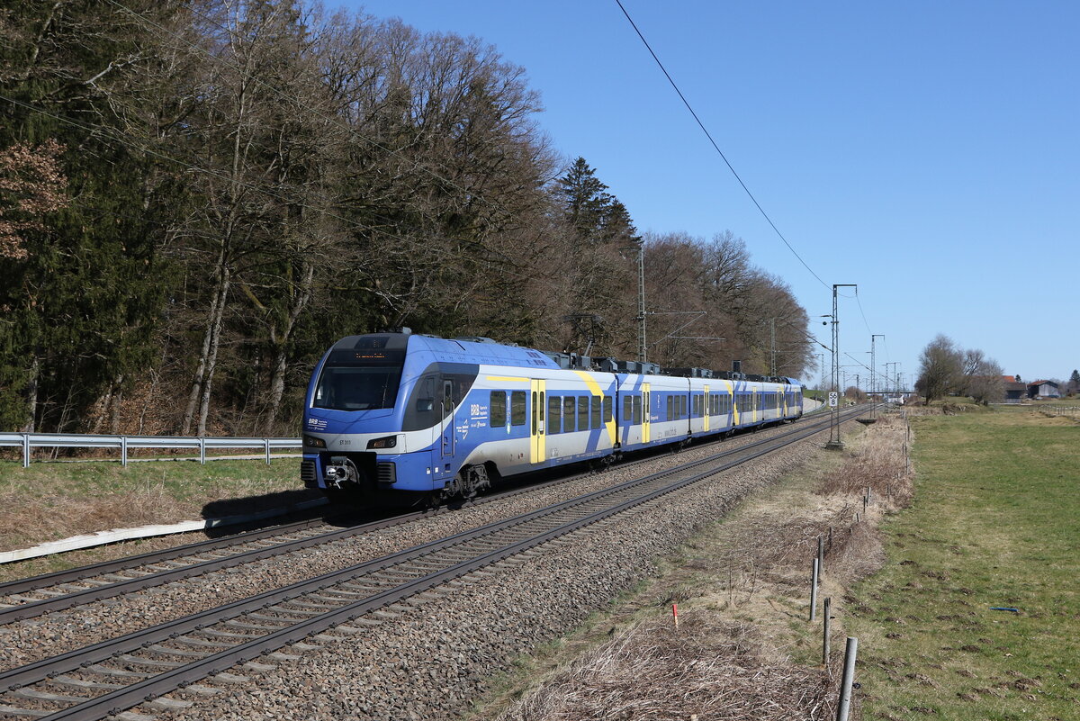 430 011 war am 19. M�rz 2025 bei Hufschlag in Richtung Rosenheim unterwegs.