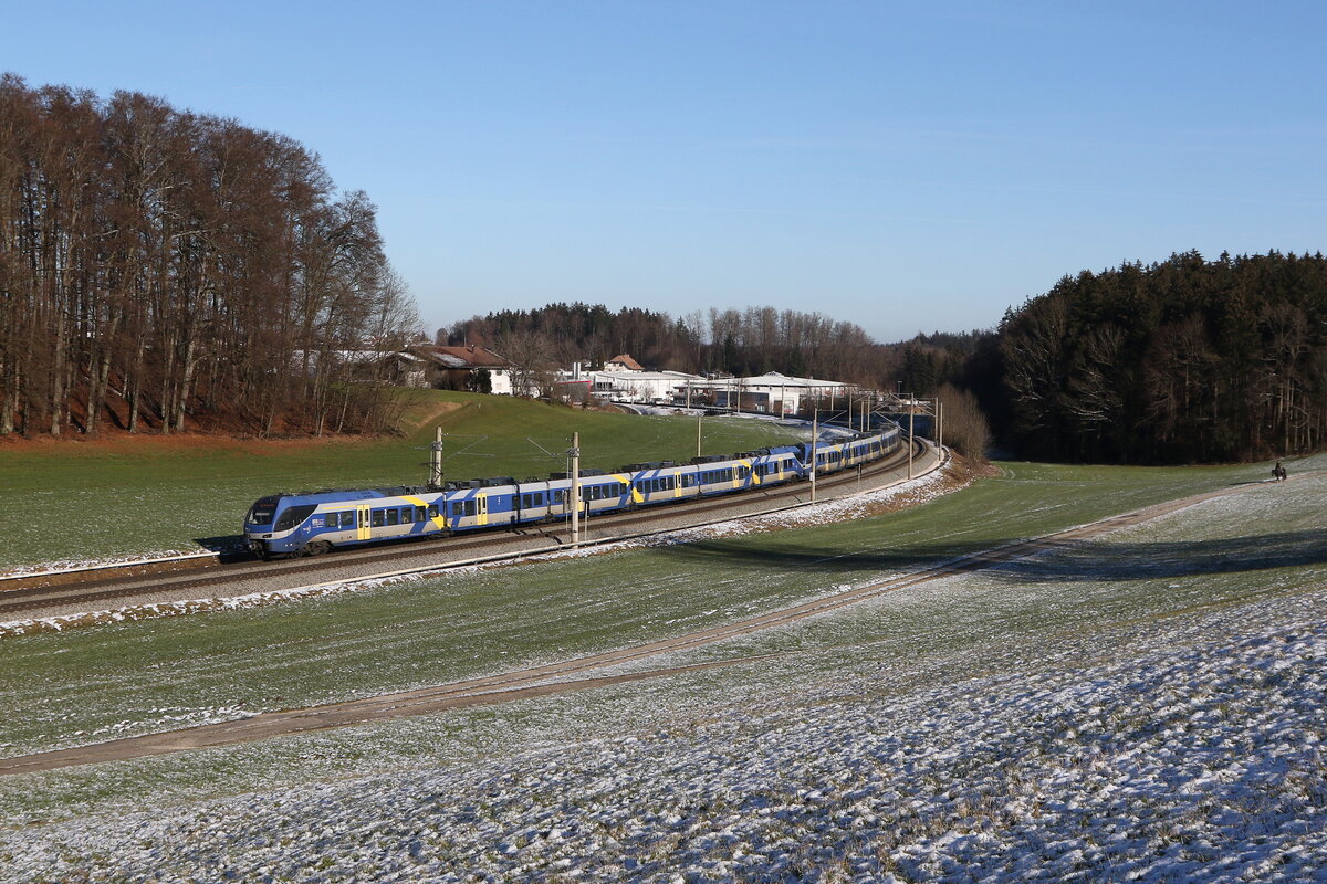 430 015 und 430 006 waren am 25. Dezember 2024 bei Axdorf auf dem Weg nach M�nchen.