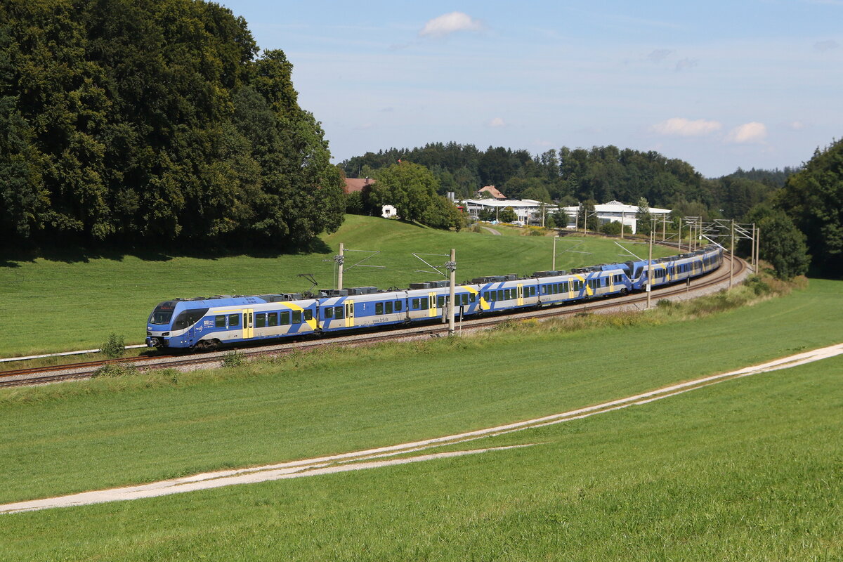 430 015 und 430 028 waren am 26. August 2025 bei Axdorf auf dem Weg nach M�nchen.