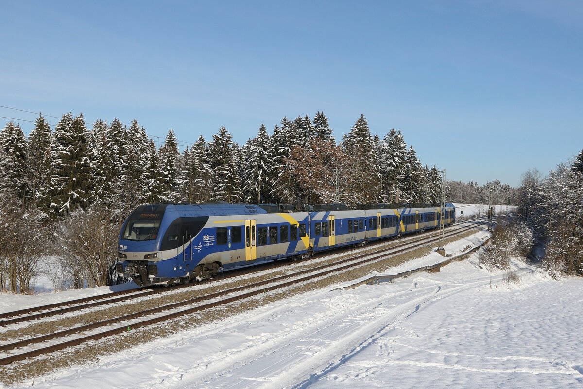 430 015 (ET 315) war am 13. Dezember 2022 bei Grabenst�tt in Richtung M�nchen unterwegs.