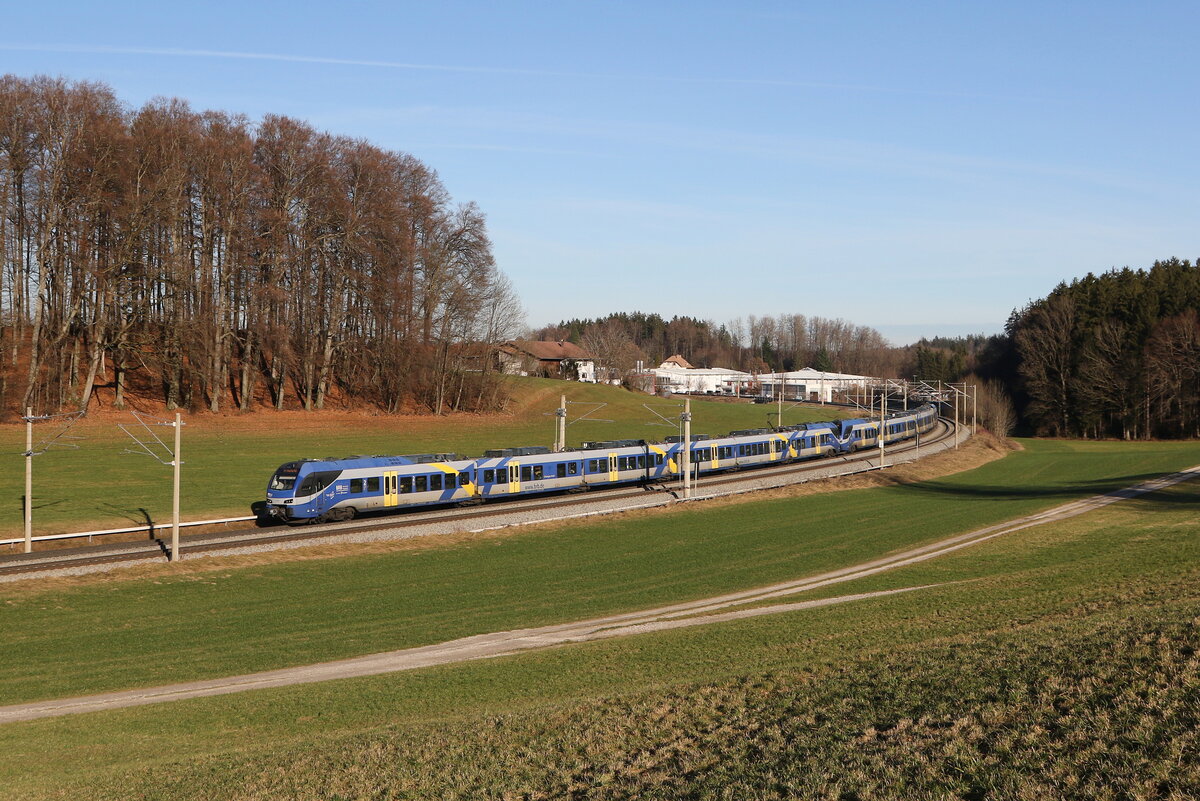 430 018 und 430 008 auf dem Weg nach M�nchen am 27. Dezember 2023 bei Axdorf.