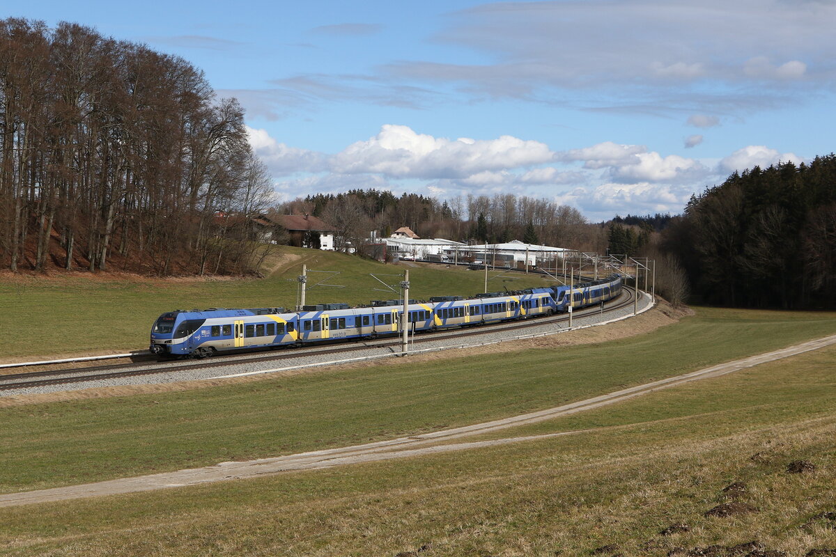 430 020 und 430 017 waren am 27. Februar 2025 bei Axdorf auf dem Weg nach M�nchen.