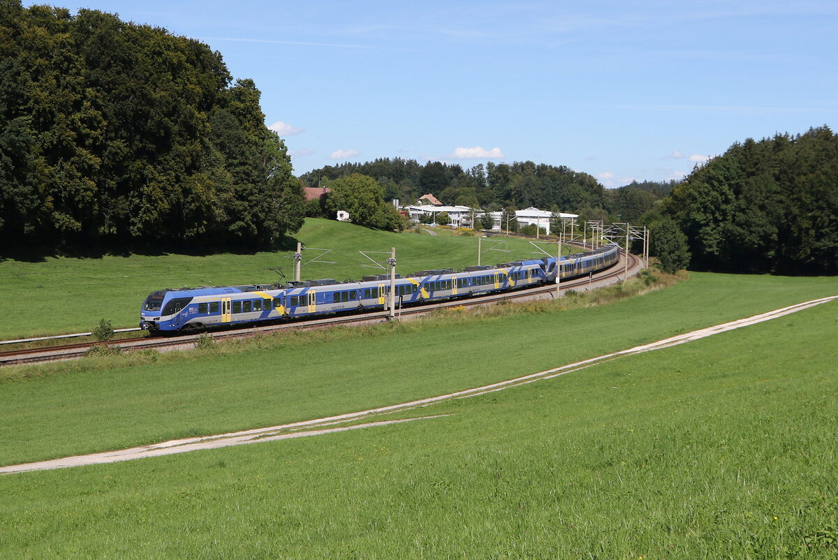 430 022 und 430 007 auf dem Weg nach M�nchen. Aufgenommen am 3. September 2025 bei Axdorf im Chiemgau.