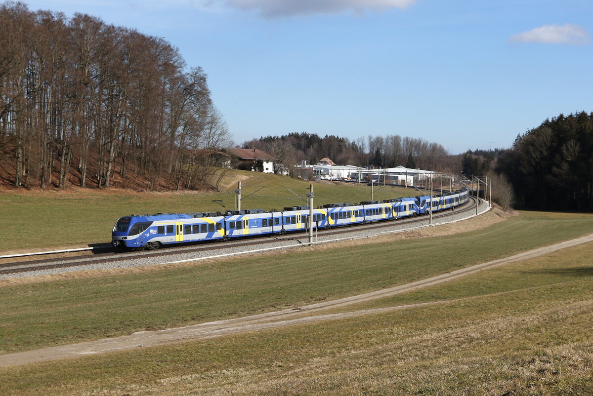 430 023 und 430 011 waren am 24. Februar 2025 bei Axdorf auf dem Weg nach M�nchen.